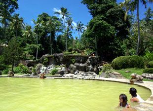 Yeh Panas Natural Hot Spring Resort, Penatahan （インドネシア）